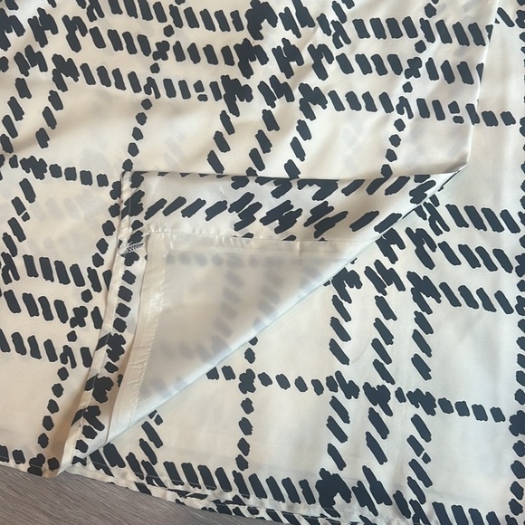LILLY Pulitzer black and white silk wrap a-line geometric print skirt size 4 - Picture 6 of 10